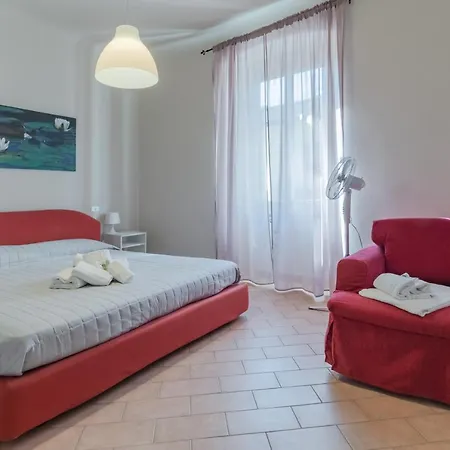 Guesthost - Porto Mirabello & Station Comfy X5! 公寓 斯培西亚