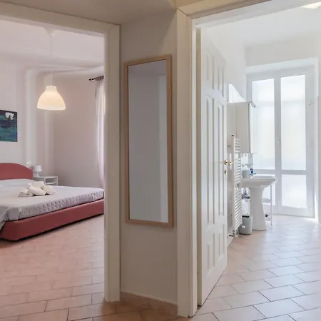 公寓 Guesthost - Porto Mirabello & Station Comfy X5!