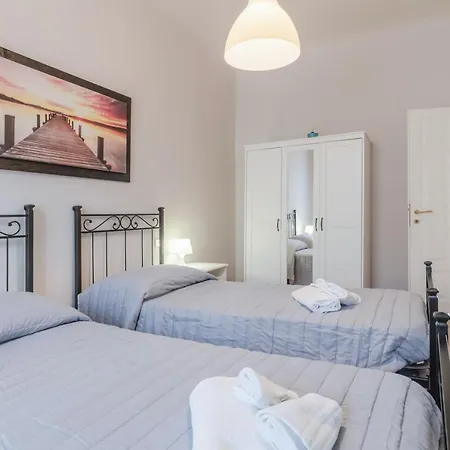 Guesthost - Porto Mirabello & Station Comfy X5! 斯培西亚