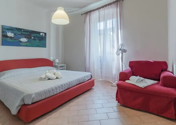 Guesthost - Porto Mirabello & Station Comfy X5! Apartament La Spezia