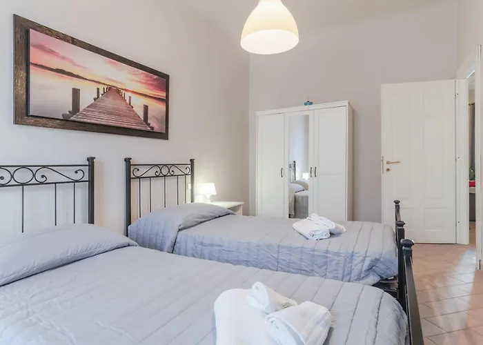 Guesthost - Porto Mirabello & Station Comfy X5! Λα Σπέτσια